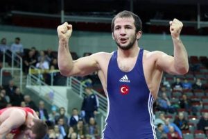 Mustafa Kaya g&uuml;m&uuml;ş madalya kazandı