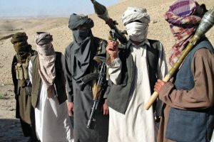 Taliban'da karşıt gruplar &ccedil;atıştı: 100'e yakın &ouml;l&uuml;