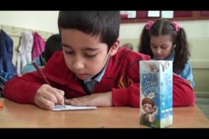 Bursalı miniklerden duygulandıran hareket: 'Bu s&uuml;t size helal!'