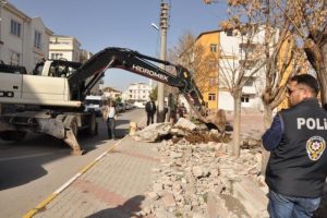 Aksaray'da cemate yakın okula, ka&ccedil;ak yapı operasyonu