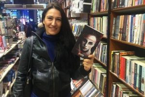 Kadın yazardan anlamlı jest