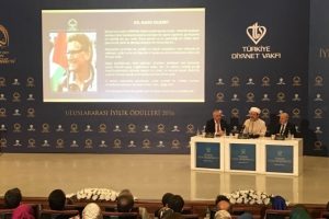 Yaralı polise siper olan askere anlamlı &ouml;d&uuml;l