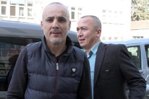 Pompalı t&uuml;fekle ateş edip 2 kişiyi yaralayan simit&ccedil;i tutuklandı