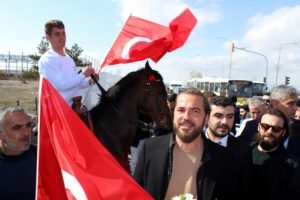 Diriliş Ertuğrul ekibine 'devlet protokol&uuml;' gibi karşılama