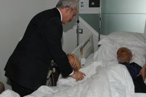 Kılı&ccedil;daroğlu, İnce'nin babasını tedavi g&ouml;rd&uuml;ğ&uuml; hastanede ziyaret etti