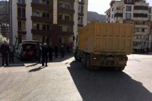 Motosiklet kamyona &ccedil;arptı: 2 yaralı