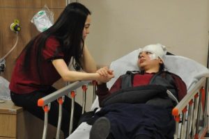 Okul servisi, cezaevi servis aracıyla &ccedil;arpıştı: 13 yaralı