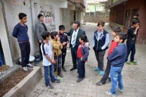 Vali Aksoy, Sur mağduru aileler ve &ouml;ğrencileri ziyaret etti