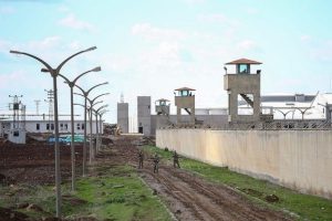 Diyarbakır'da cezaevinden firarla ilgili 11 kişi adliyede