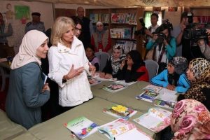 Jill Biden &Uuml;rd&uuml;n'de Zateri Kampı'nı ziyaret etti
