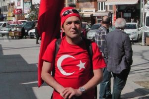 &Ccedil;anakkale'deki şehitlerin anısına y&uuml;r&uuml;yor
