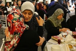 Sare Davutoğlu şehit aileleriyle buluştu