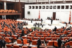 H&uuml;k&uuml;met bu &uuml;&ccedil; form&uuml;l&uuml; tartışıyor: Dokun ama tutuklama