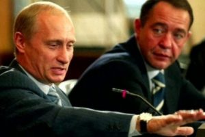 Putin'in eski yardımcısı kafasına aldığı darbeyle &ouml;lm&uuml;ş