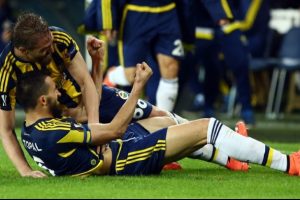 Topal, Lokomotiv ma&ccedil;ından sonra Braga karşısında da kritik bir gole imza attı