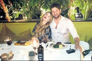 Gizem Karaca ile sevgilisinin birinci yıl kutlaması...