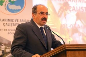 Orman Genel M&uuml;d&uuml;r&uuml; &Uuml;zmez ve eşi, trafik kazası ge&ccedil;irdi