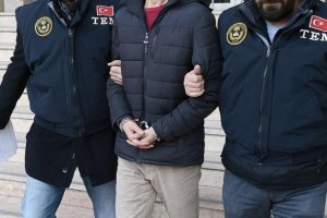 Manisa'da ter&ouml;r operasyonu: 15 g&ouml;zaltı
