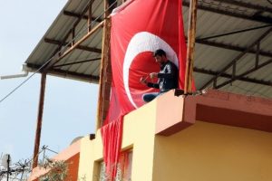 Şehit haberini duyan aile yasa boğuldu