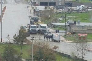 Şırnak İdil'de askerler ayrıldı, iş makinaları geldi