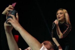 Ece Se&ccedil;kin'den &uuml;niversitede konser