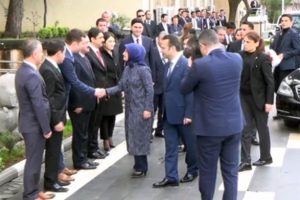 Sare Davutoğlu Diyarbakır'da