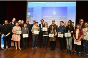 Nil&uuml;fer'in gen&ccedil; karikat&uuml;rc&uuml;lerine başarı &ouml;d&uuml;l&uuml;
