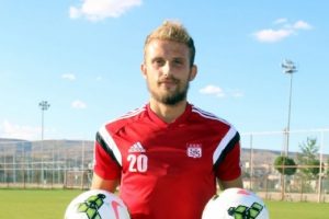 Manisaspor'da Berk 2 yıl uzattı