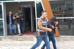 Kiralık ara&ccedil;la 7 ev soyan kişiler yakalandı