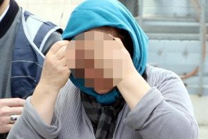 Bavul &ccedil;aldığı iddiasıyla polis tarafından yakalandı