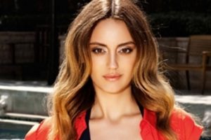 Ebru &Ouml;zt&uuml;rk bombaladı...