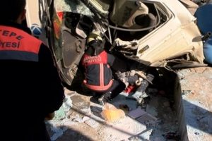 İstanbul'da feci kaza: 2 &ouml;l&uuml;