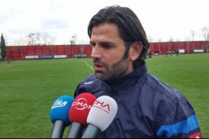 &Uuml;z&uuml;lmez: "Saha i&ccedil;inde rehavet i&ccedil;inde olursak sorunlar yaşarız"