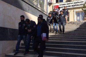 &Uuml;nl&uuml;lerin avukatının ofisine hırsızlığa giren ş&uuml;pheliler yakalandı