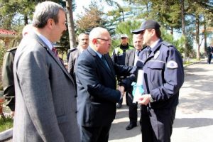 3 kişinin &ouml;ld&uuml;ğ&uuml; olayda polise başarı belgesi