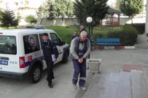 Cinsel organını g&ouml;steren tacizci yakalandı