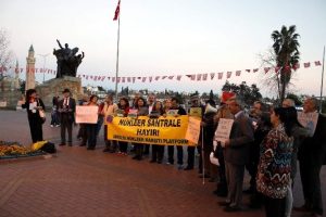 Antalya'da &ccedil;evrecilerden n&uuml;kleer karşıtı eylem