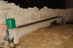 Yalağın başına gittiğinde acıyla karşılaştı