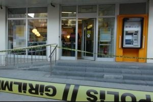 Banka soyguncusu 4 saatte yakalandı