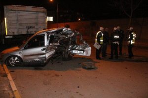 Aşırı hız can aldı: 1 &ouml;l&uuml; 3 yaralı