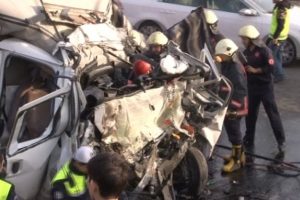 TEM Otoyolunda feci kaza: 2 &ouml;l&uuml;