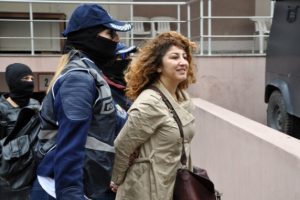 HDP İzmir il eş başkanları tutuklandı