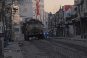 Sur'dan &ccedil;ıkanlardan 9'u tutuklandı