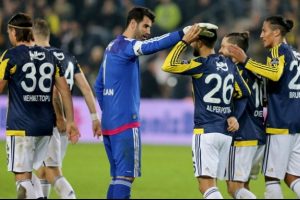 Fenerbah&ccedil;e, 3 puan alarak Poztekiz'e moralli gitmek istiyor