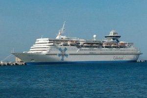 Sezonun ilk turist gemisi Kuşadası'na geldi