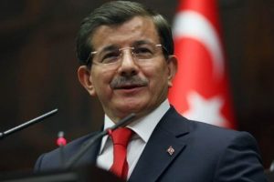 Davutoğlu'ndan sağlık &ccedil;alışanlarına m&uuml;jde