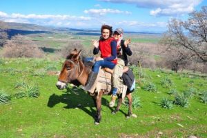 K&uuml;&ccedil;&uuml;k yaşta okulu bırakan bu kızların kariyer planı &ccedil;ok farklı