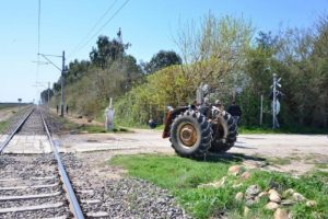 Tren, trakt&ouml;re &ccedil;arptı: 1 &ouml;l&uuml;
