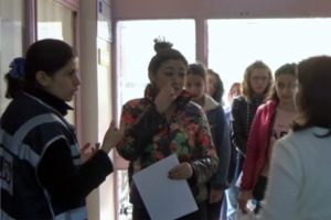 Burnundaki pearsing y&uuml;z&uuml;nden az daha YGS'ye giremiyordu
