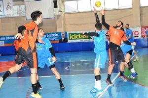 Nil&uuml;fer Belediyespor hentbolda ezdi ge&ccedil;ti